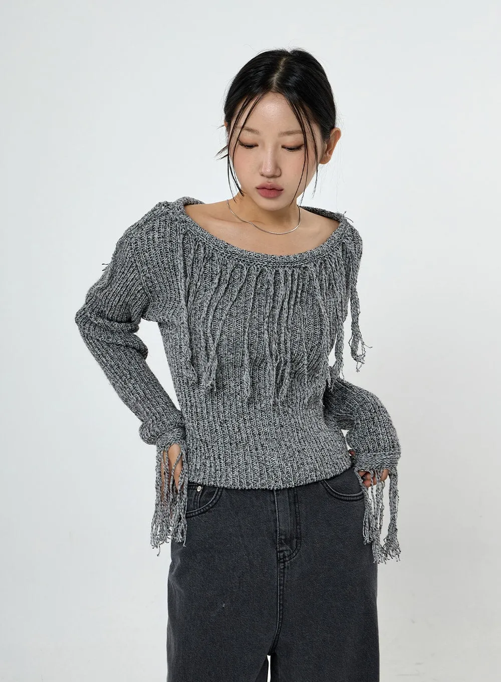 Long Sleeve Knit Top with Fringed Collin Design