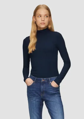 Slim-fitting ribbed top in a viscose blend
