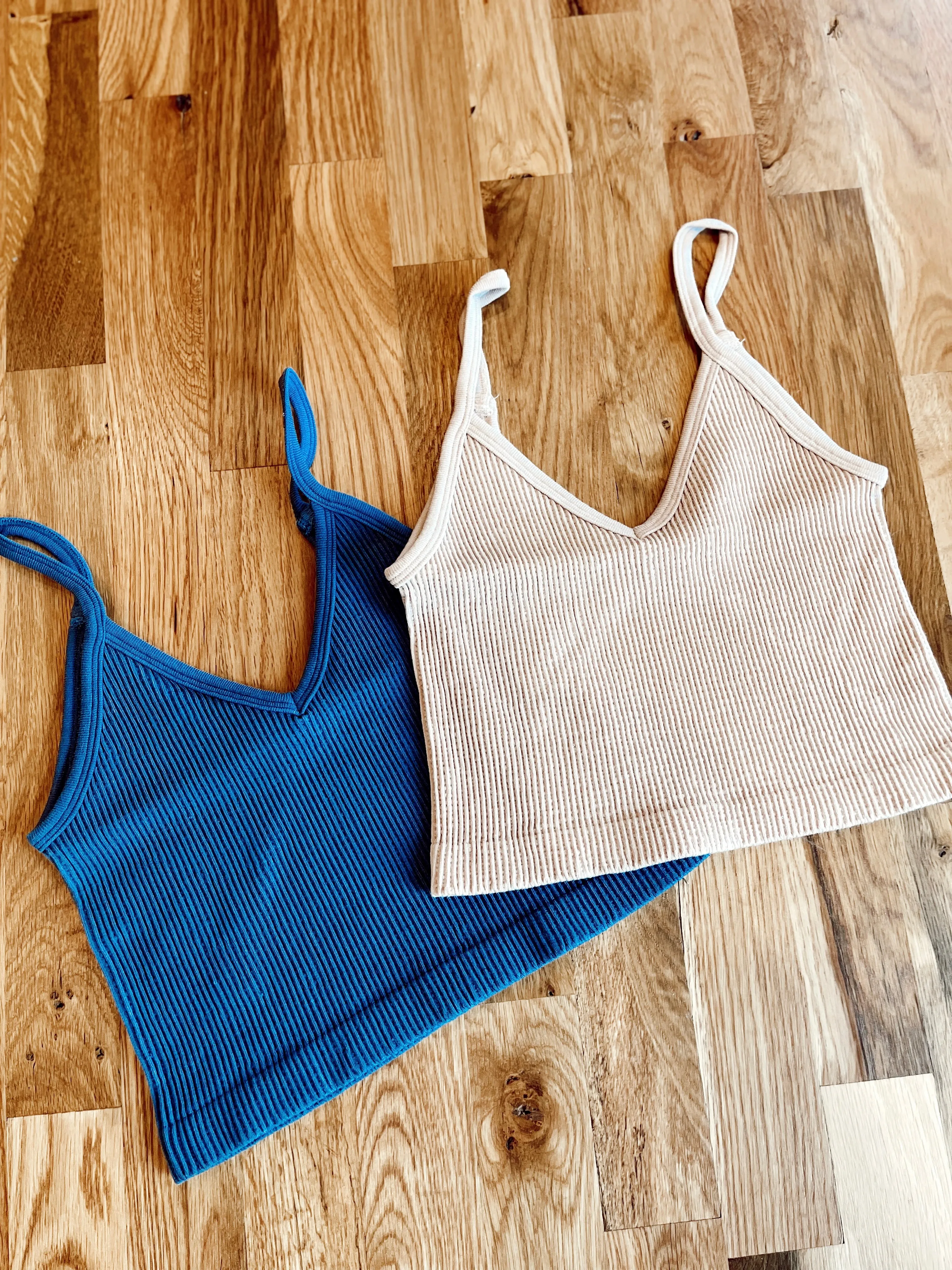 UV Neck Crop Top